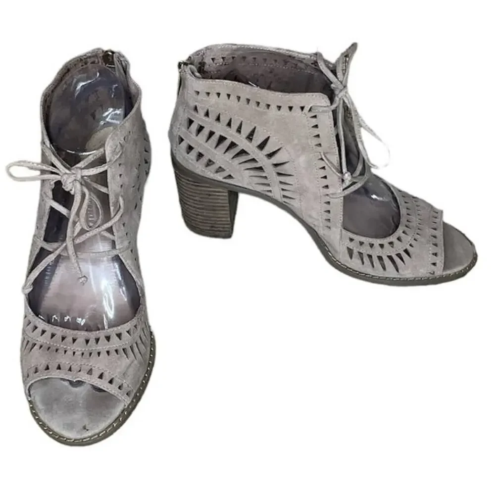 Vince Camuto Tarita Laser Cutout Lace Up Bootie Sandals Tan Suede SZ 7.5